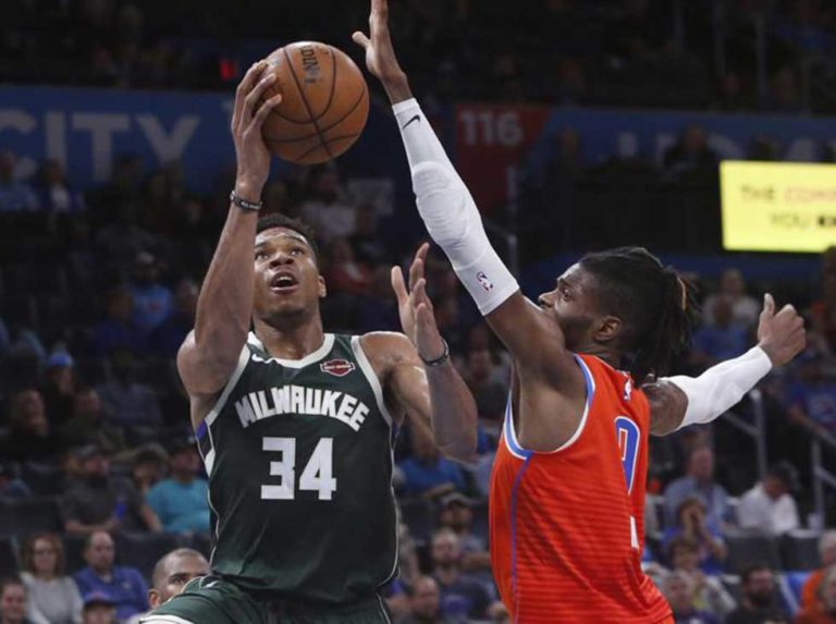 Milwaukee remontó en victoria frente a OKC