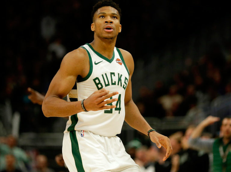Giannis se quedó corto en su intento por superar a  Wilt Chamberlain