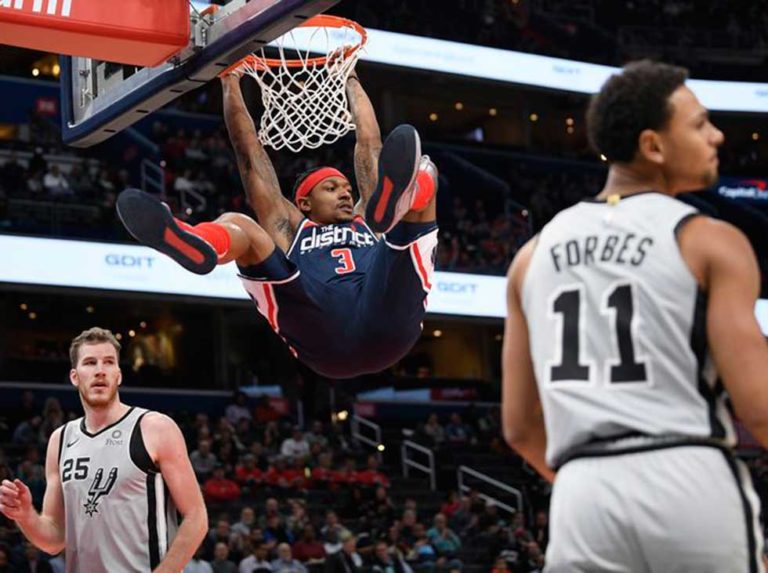 Washington propina dolorosa derrota a los Spurs