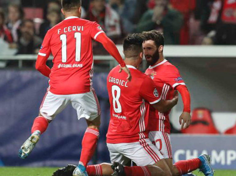 Benfica sigue líder en Portugal