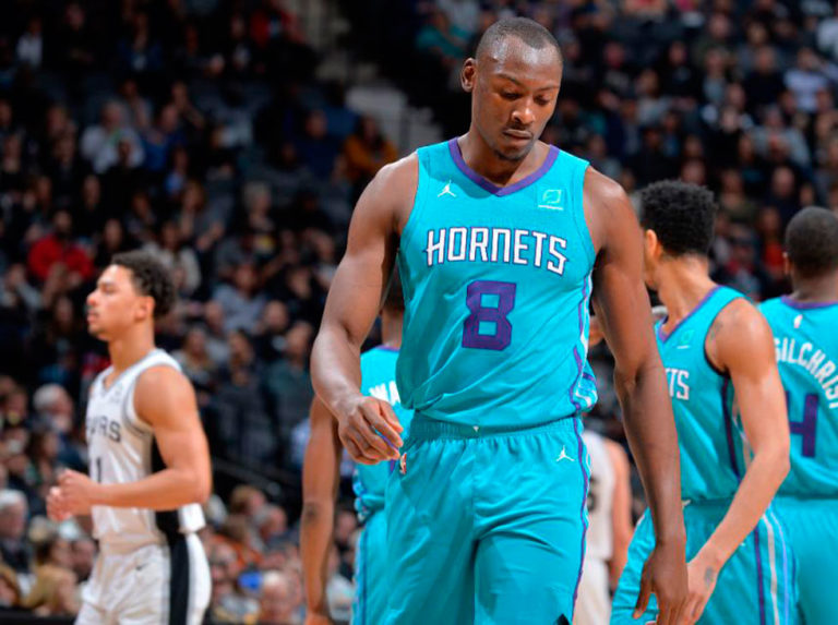 Biyombo dirigió triunfo de los Hornets