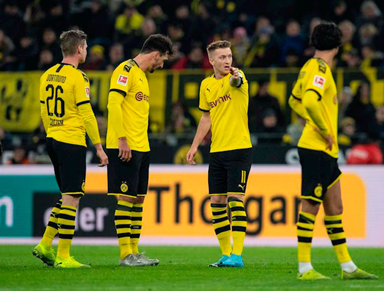 Reus salvó un punto agónico para el Dortmund