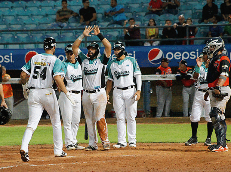 Bravos remontó a las Águilas y emparejó la serie en Margarita