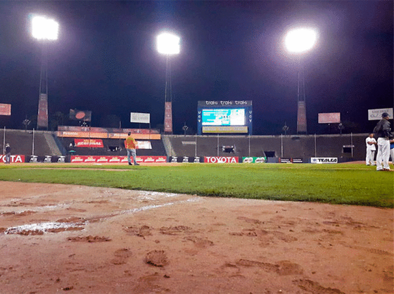 Juego suspendido entre los eternos rivales se reanudará el domingo