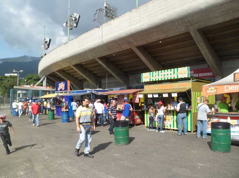 Presupuesto redondo  para una papa en el estadio