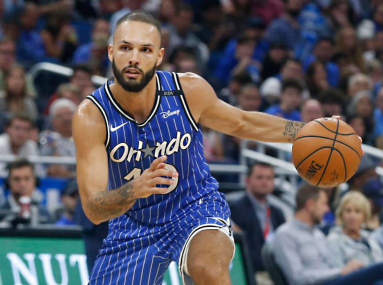 Fournier dirigió la victoria de los Magic