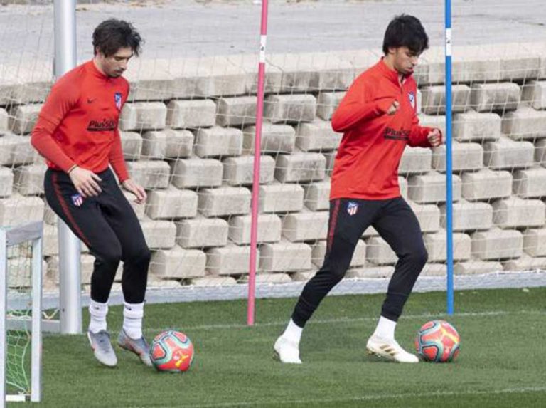 Joao Félix y Vrsaljko ya trabajan sobre el césped