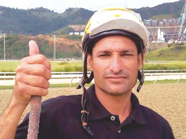 Sra. Ornella por la triple corona en Valencia