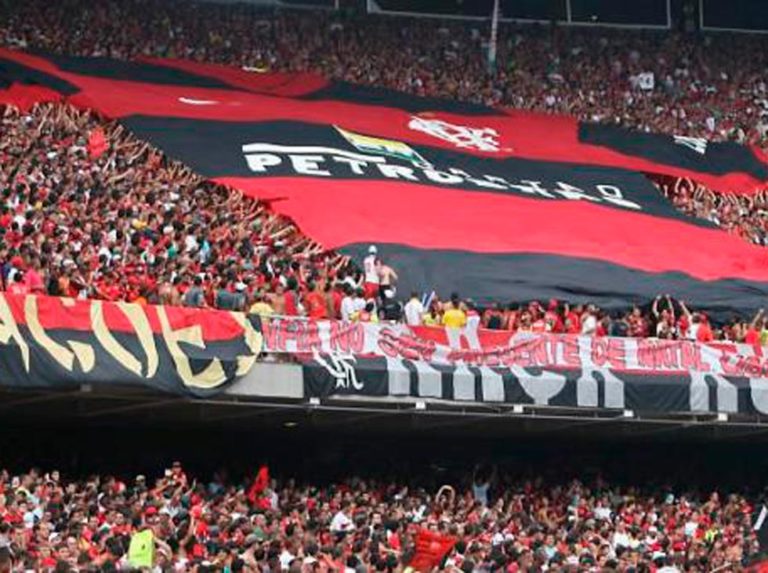 Barra brava del Flamengo sin poder pasar a Perú