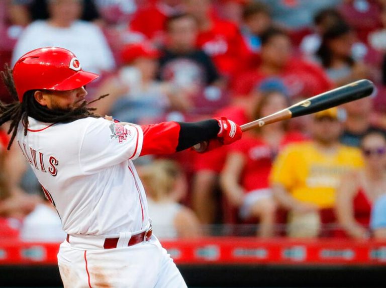 Rojos ejercen opción de Galvis para el 2020