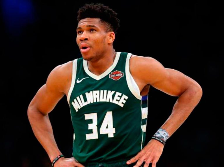 Antetokounmpo aportó doble-doble en victoria de los Bucks