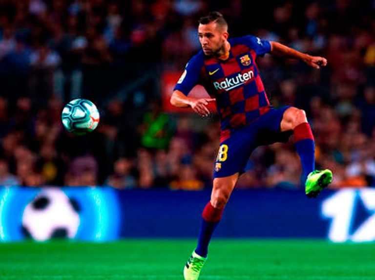 Jordi Alba salió lesionado del encuentro Barca-Slavia