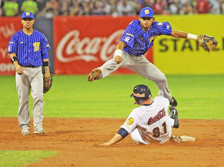 El beisbol ponchó sanciones de Trump