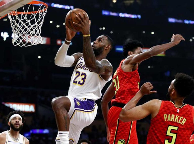 Lakers sacan la casta en duelo frente a Hawks