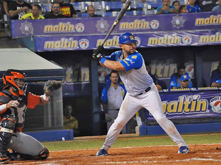 Josmil Pinto dio victoria a Magallanes sobre Caribes