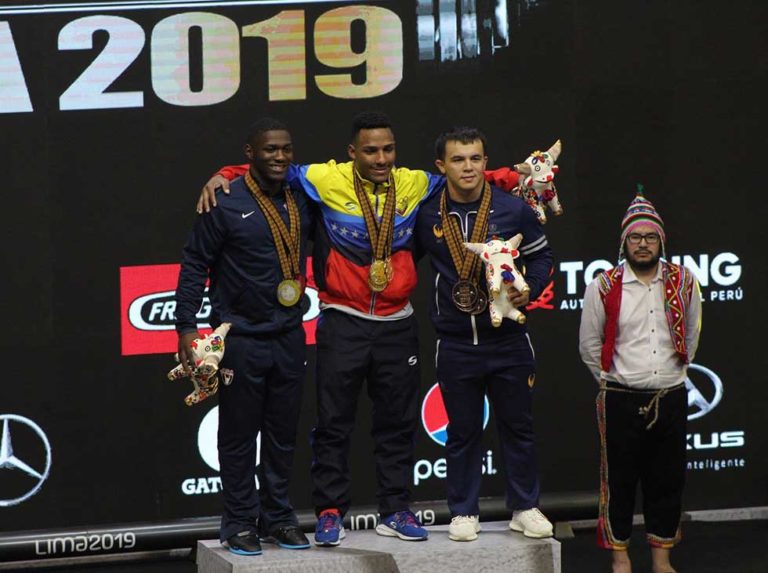 Julio Mayora mostró la fuerza con tres de oro