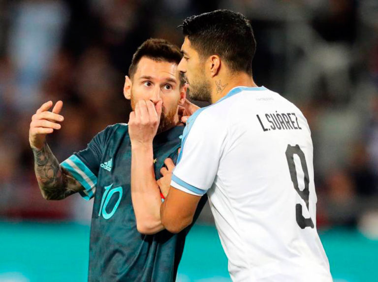 Messi y Luis Suárez empataron en el Clásico del Río de la Plata