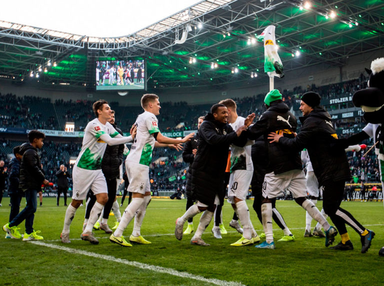 Monchengladbach sigue líder de la Bundesliga
