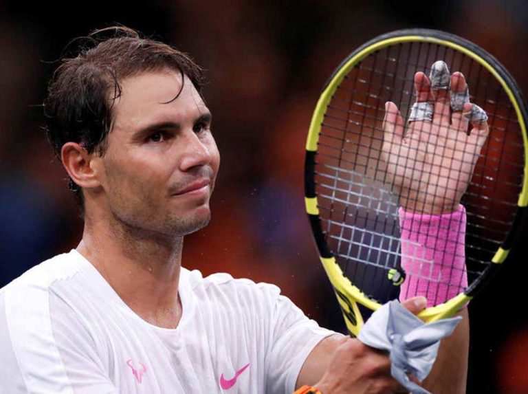 Nadal se retiró por problemas abdominales