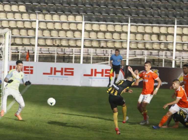 Táchira remontó en casa para retornar a una final