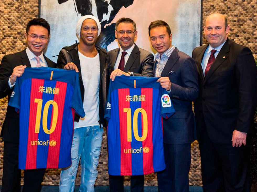 Ronaldinho y Bartomeu