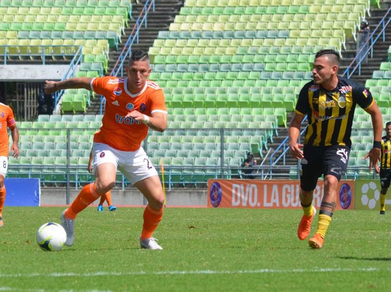 La Guaira remontó y sumó su primer triunfo
