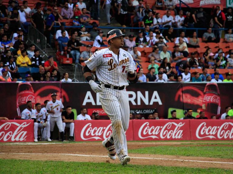 La manada espera por Tejeda
