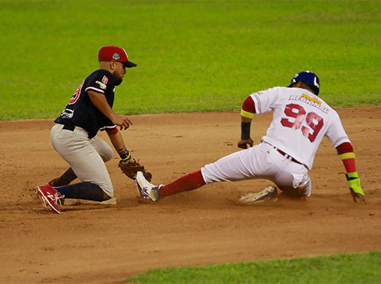Tiburones se impuso a Tigres y los alcanzó en el tercer lugar