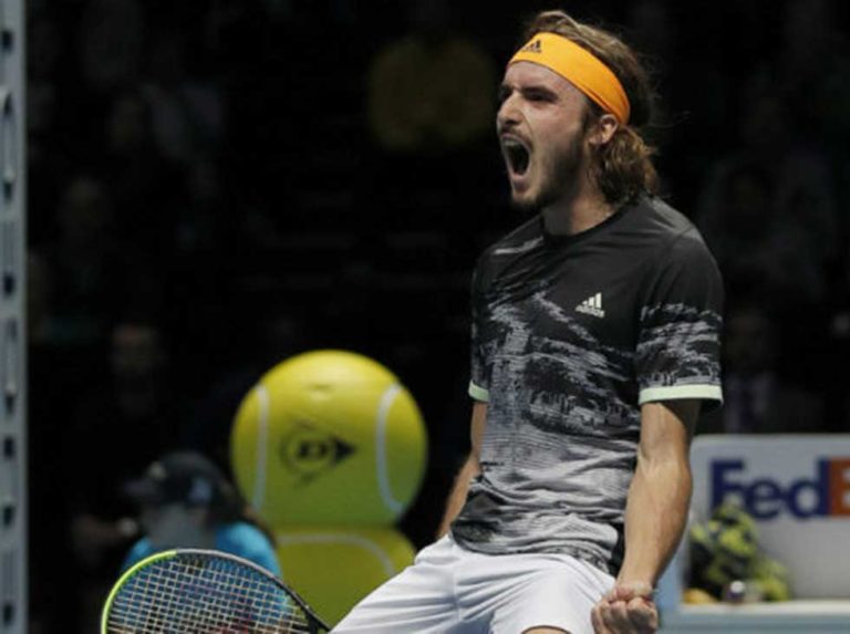 Tsitsipas amargó el debut de Medvedev en Finales ATP