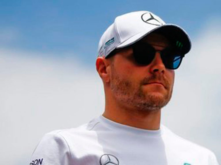 Bottas anunció su divorcio en una red social