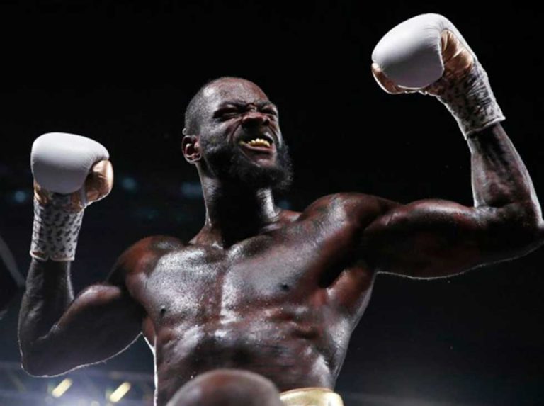Deontay Wilder a la par de Ali