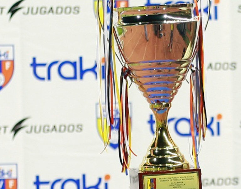 Barcelona donó primer trofeo ganado por Unión