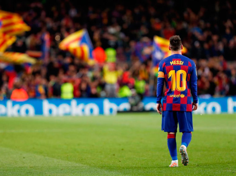 Messi salvó al Barcelona con triplete