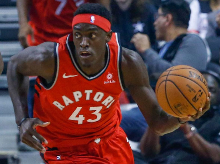 Siakam y los Raptors ampliaron racha de triunfos