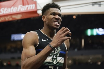 Bucks venció a Lakers en duelo de líderes de conferencias en la NBA