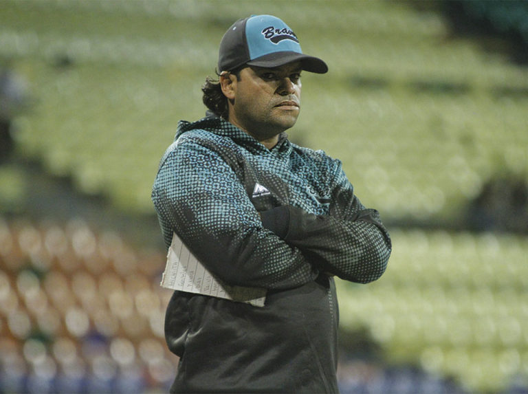 Álex Núñez renunció como piloto de Bravos