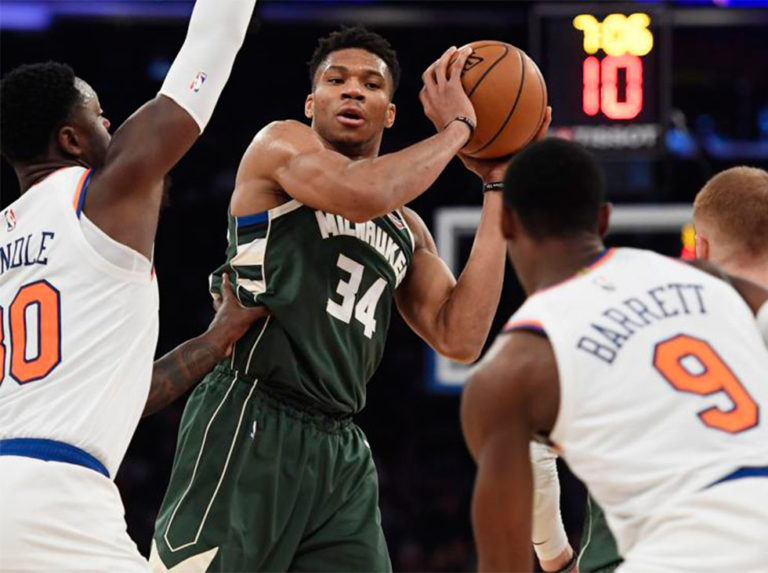 Triple-doble de Antetokounmpo y los Bucks reafirman su liderato