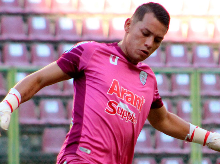 Araque fue decisivo atajando un penal al 90’