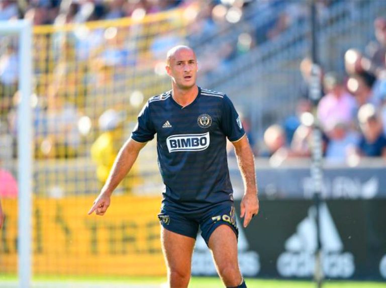Aurelien Collin renovó con Philadelphia de la MLS