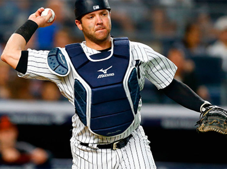 Austin Romine firma por un año con los Tigres