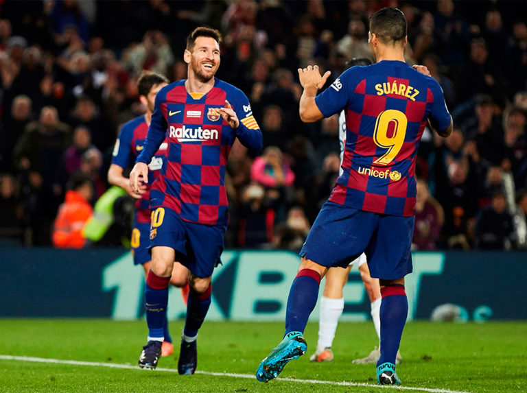 Messi con un triplete le dio el triunfo al Barsa