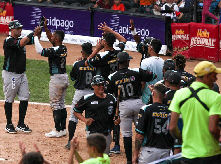 Bravos le dio un parao a los Tiburones
