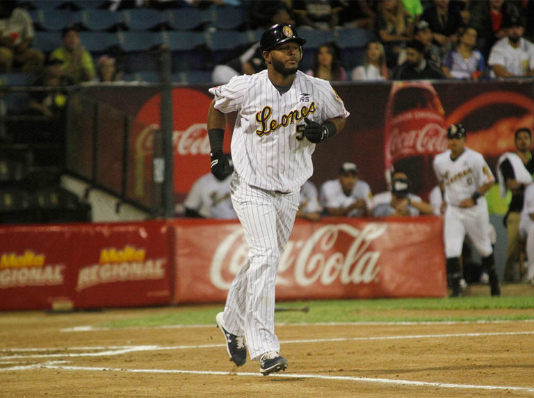 Leones parece despertar en el momento oportuno