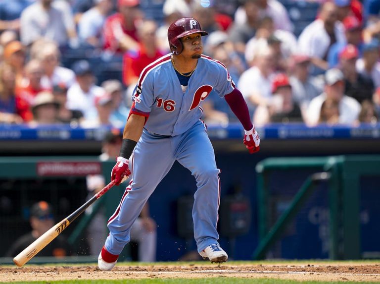 Indios oficializan a César Hernández