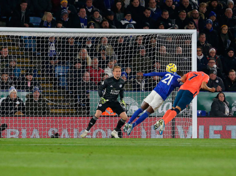 Leicester le ganó al Everton y se coló como segundo