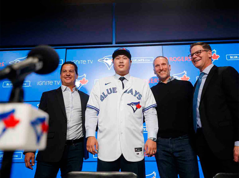Azulejos presentó a Hyun-Jin Ryu
