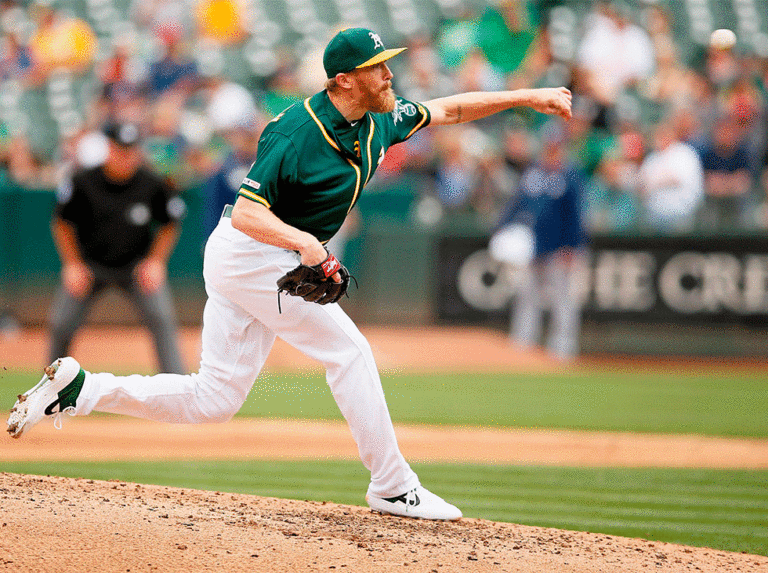 Diekman se quedará en Oakland por los próximos dos años