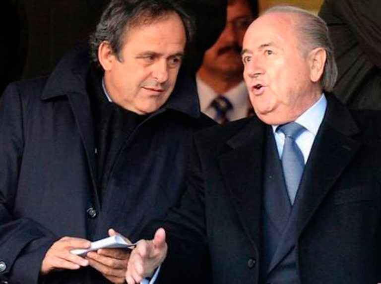 FIFA reclama 2 millones de francos a Blatter y Platini ante la justicia suiza