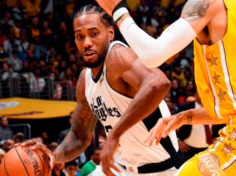 Clippers se impuso a Lakers en partido del Día de Navidad