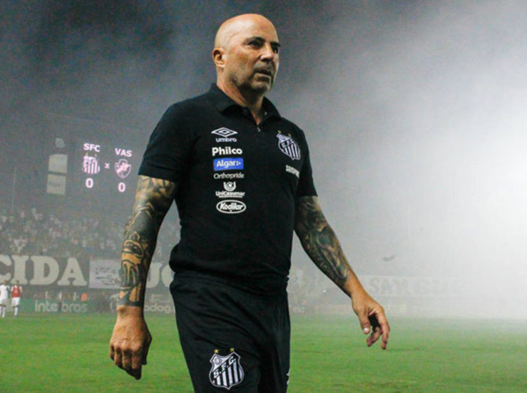 Jorge Sampaoli recurre a la Justicia para resolver su salida del Santos